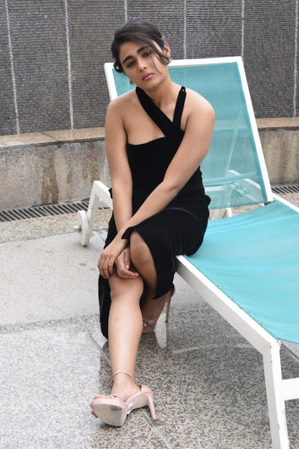 Beautiful Actress Shalini Pandey Latest Hot Photoshoot Pics 10